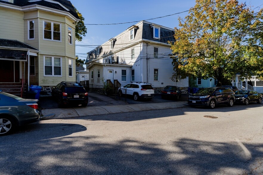 More Photos Of 81 Alder St, Waltham Apartments For Sale