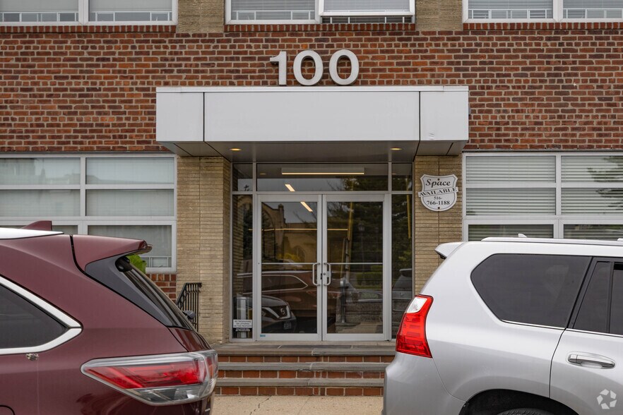 More Photos Of 100 N Village Ave, Rockville Centre Medical For Lease