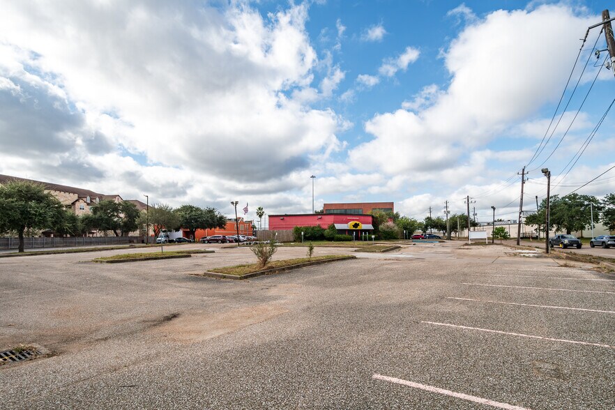 More Photos Of 11950 Kurland Dr, Houston Restaurant For Sale