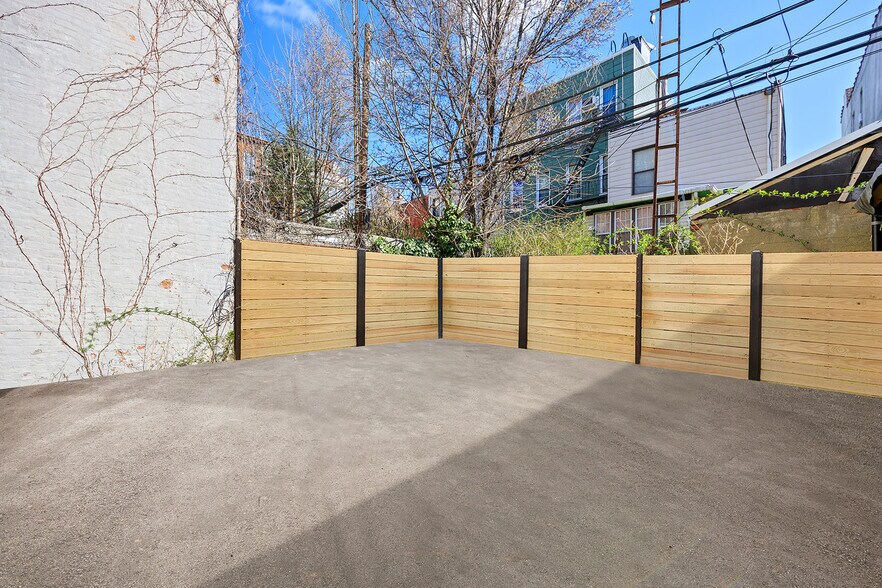 More Photos Of 678 Manhattan Ave, Brooklyn Storefront Retail Residential For Lease