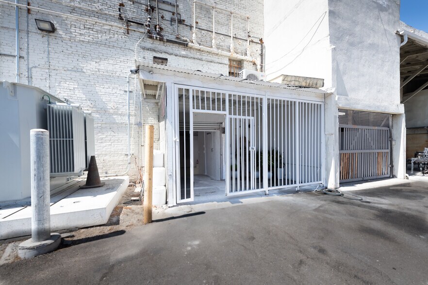 More Photos Of 197 E Jefferson Blvd, Los Angeles Warehouse For Sale