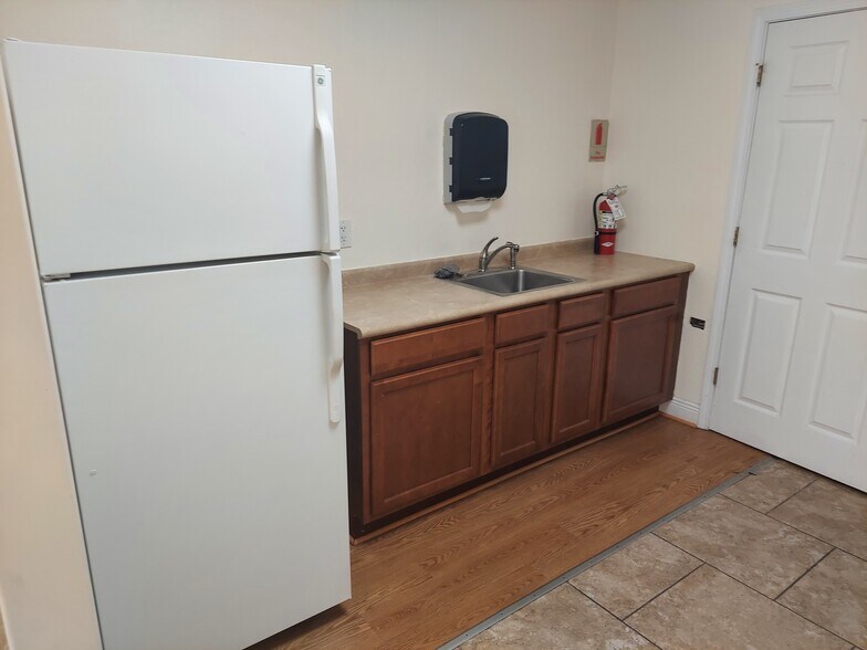 More Photos Of 180 E Burgess Rd, Pensacola Office For Lease