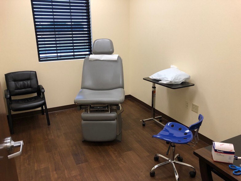 More Photos Of 1701 Walter Holiday Dr, Cleburne Medical For Lease