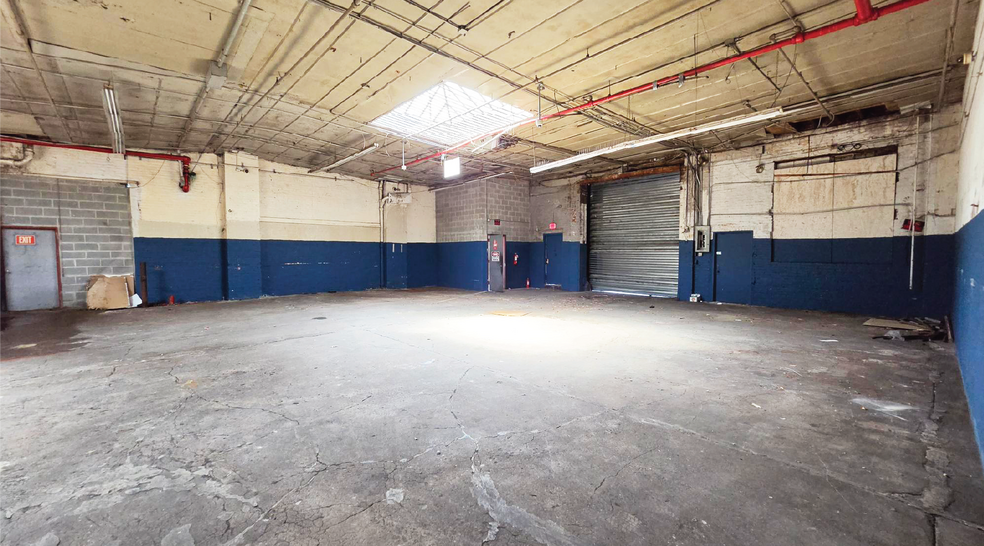More Photos Of 11 Clinton Ave, Brooklyn Warehouse For Lease