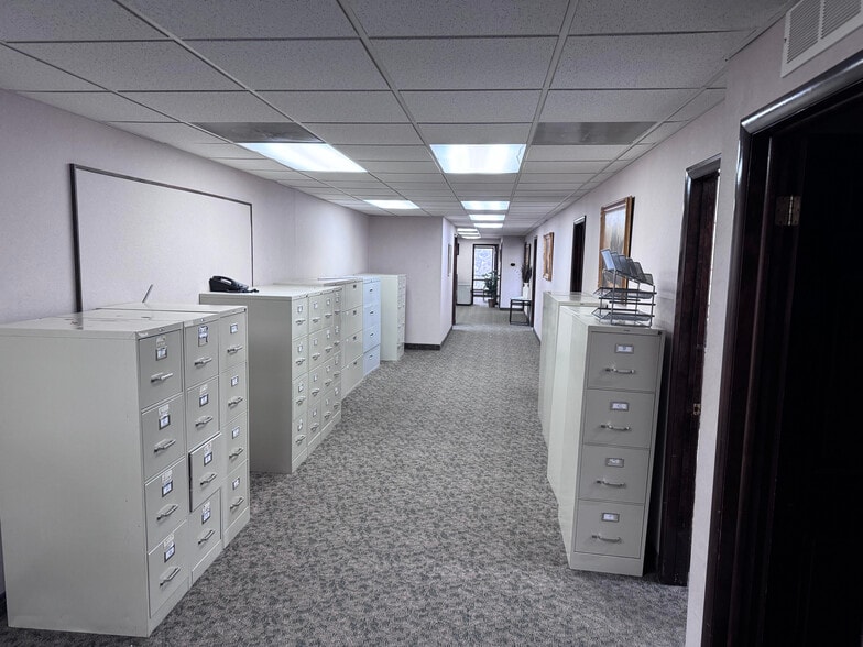 More Photos Of 23999 W 10 Mile Rd, Southfield Office For Sale