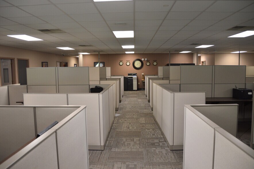 More Photos Of 200 Pine Brook Pl, Orwigsburg Office For Sale