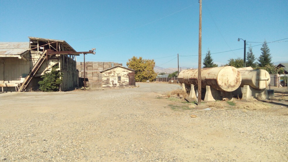 More Photos Of 700 Center St, Orange Cove Manufacturing For Sale