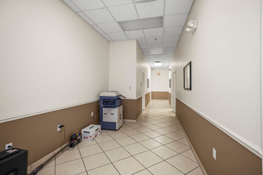More Photos Of 1555 Sunshine Dr, Clearwater Warehouse For Sale
