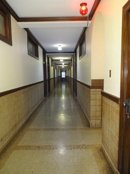 More Photos Of 201 N Penn Ave, Independence Office For Sale