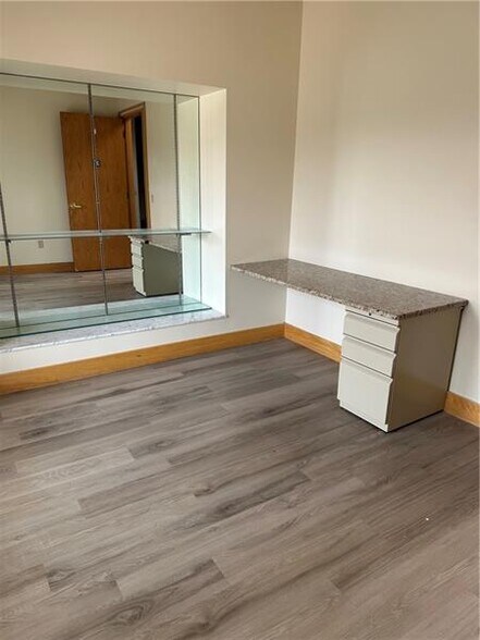 More Photos Of 10431 Perry Hwy, Wexford Office For Sale