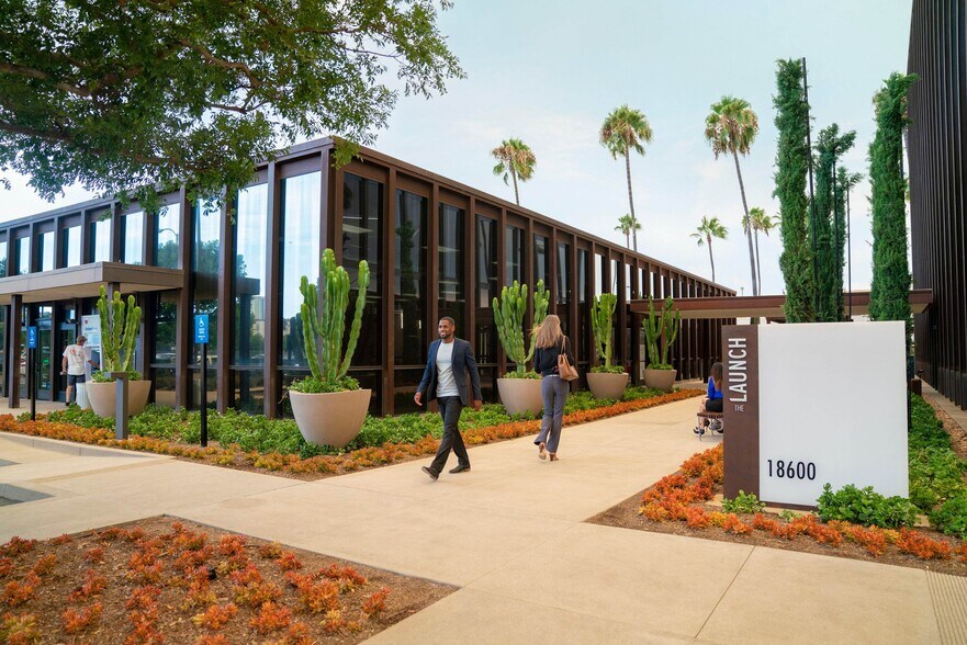 More Photos Of 18600 MacArthur Blvd, Irvine Unknown For Lease
