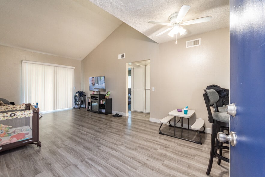 More Photos Of 7259 S Land Park Dr, Sacramento Apartments For Sale