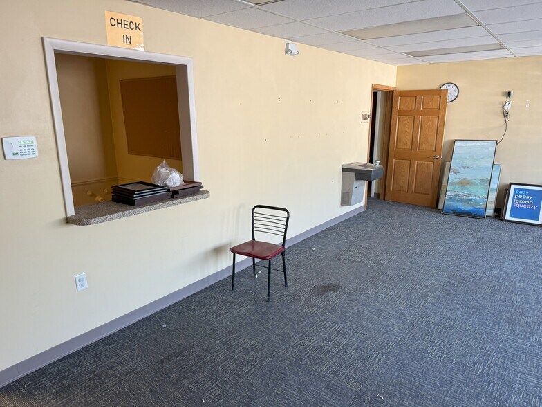 More Photos Of 2020 Starr Ave, Toledo Medical For Lease