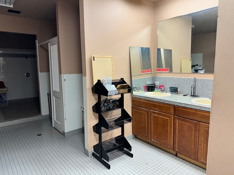 More Photos Of 705 Cottage St, Susanville Freestanding For Sale