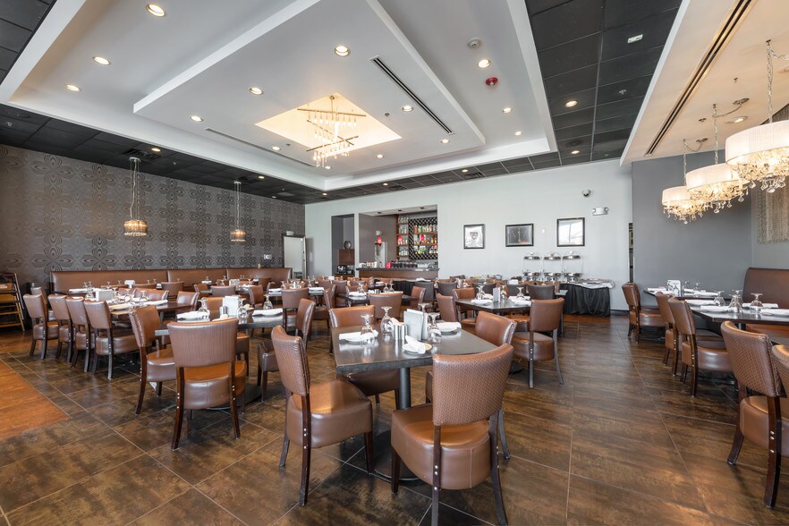 More Photos Of 675 W Golf Rd, Hoffman Estates Storefront For Lease