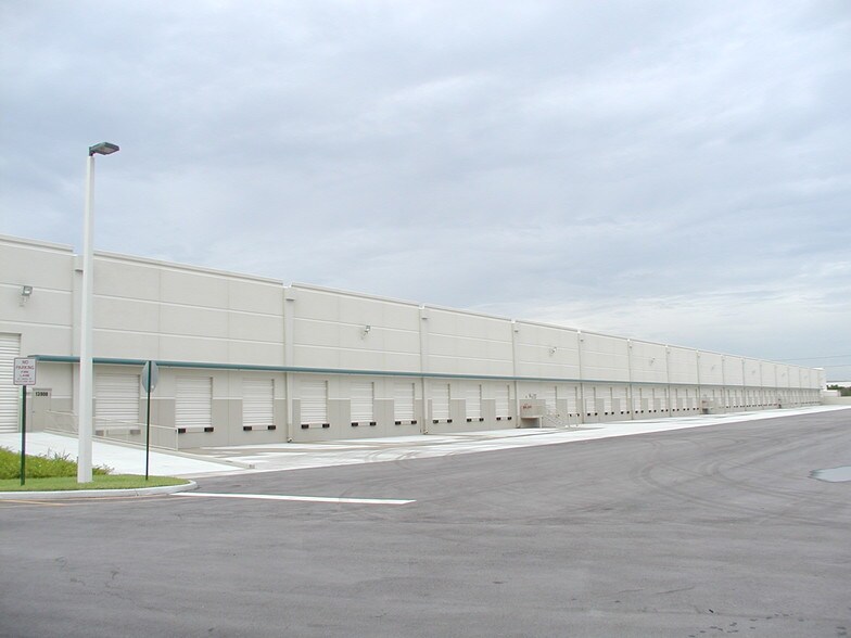 More Photos Of 13900 NW 2nd St, Sunrise Warehouse For Lease