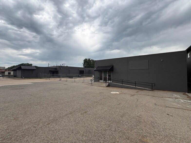More Photos Of 5909 E 15th St, Tulsa Manufacturing For Sale