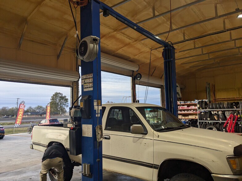 More Photos Of 11468 Black Jack Rd, Cumby Auto Repair For Sale