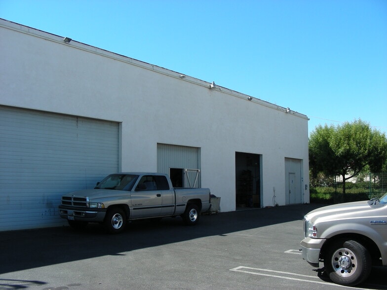 More Photos Of 14807 Aetna St, Van Nuys Service For Lease