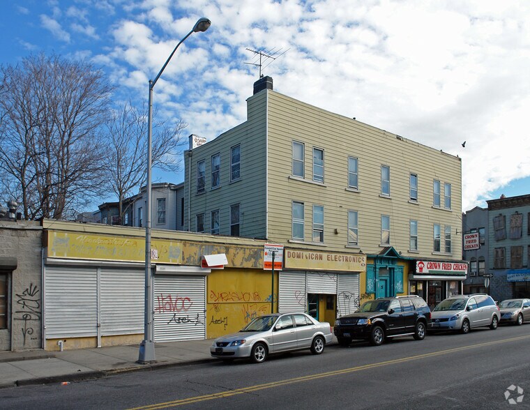 More Photos Of 585 Wilson Ave, Brooklyn Storefront Retail Residential For Lease