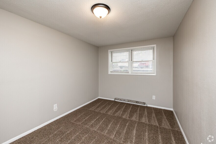 More Photos Of 3830 6th Ave, Des Moines Apartments For Sale