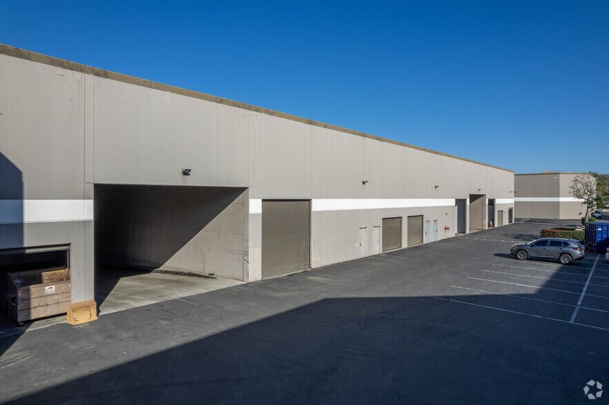 More Photos Of 2037-2077 S Vineyard Ave, Ontario Unknown For Lease