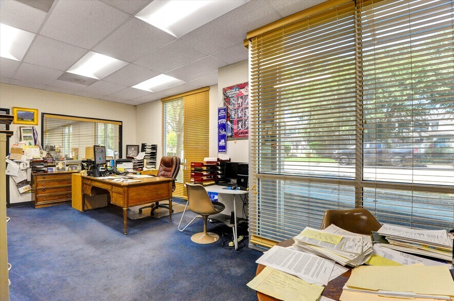 More Photos Of 920 W 10th St, Azusa Warehouse For Sale