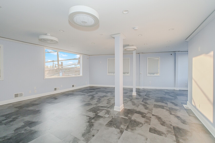 More Photos Of 3936 Amboy Rd, Staten Island Medical For Sale