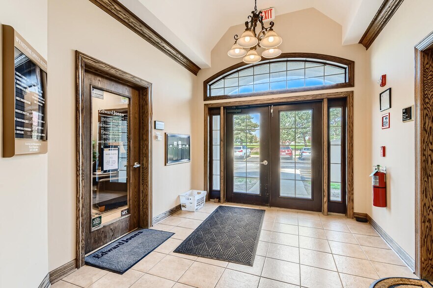 More Photos Of 108 S Wynstone Park Dr, North Barrington Office For Lease
