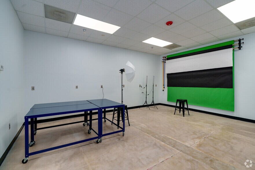 More Photos Of 4121 34th St, Orlando Warehouse For Lease