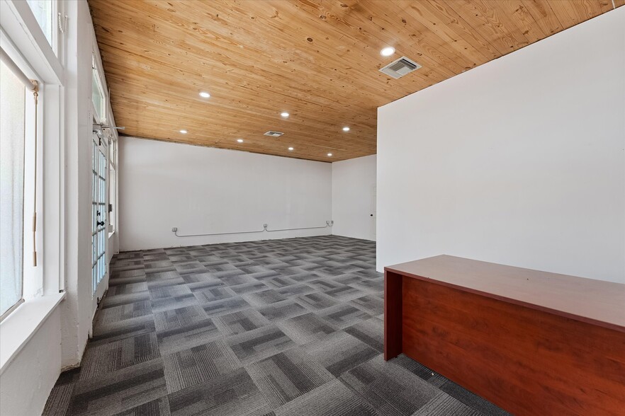 More Photos Of 313 E Main St, Humble Showroom For Sale