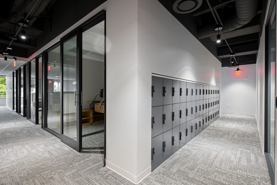 More Photos Of 3340 Perimeter Hill Dr, Nashville Office For Sale