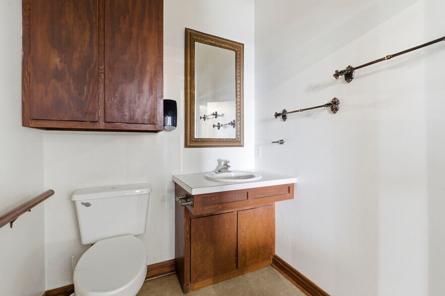 More Photos Of 2122 S Glenstone Ave, Springfield Freestanding For Sale