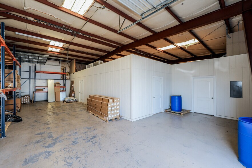 More Photos Of 5809 East Dr, Laredo Warehouse For Sale