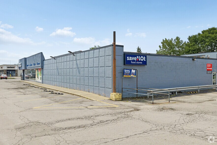 More Photos Of 3640 Delaware Ave, Tonawanda Supermarket For Sale