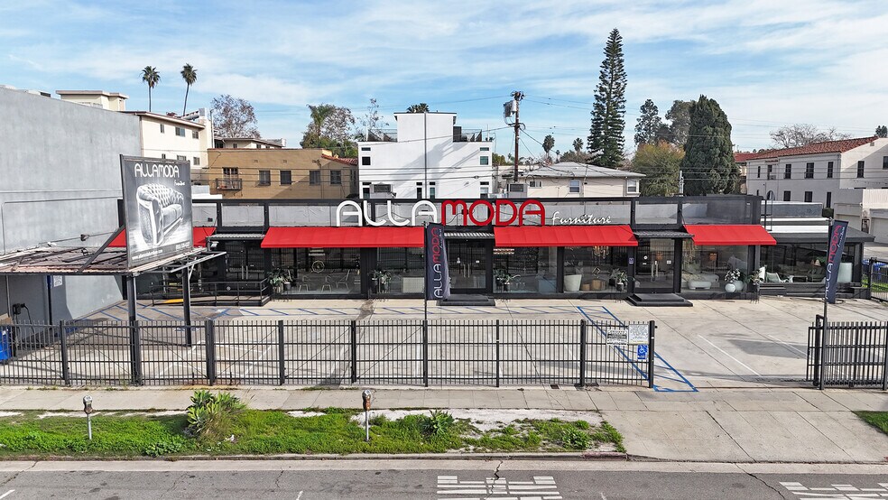 More Photos Of 500 N La Brea Ave, Los Angeles Storefront Retail Office For Lease