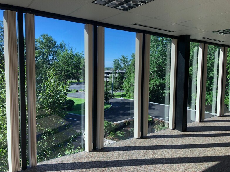 More Photos Of 4 Northeastern Blvd, Salem Office For Lease