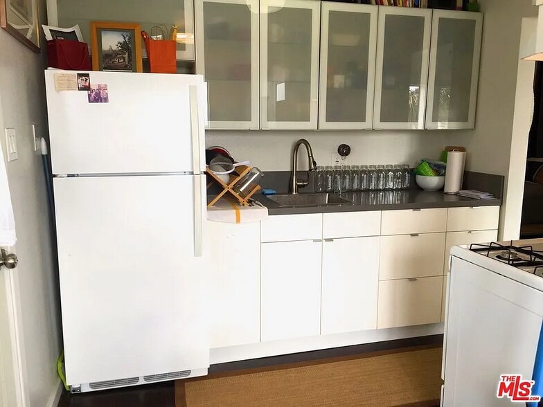 More Photos Of 834 Laguna Ave, Los Angeles Multifamily For Sale