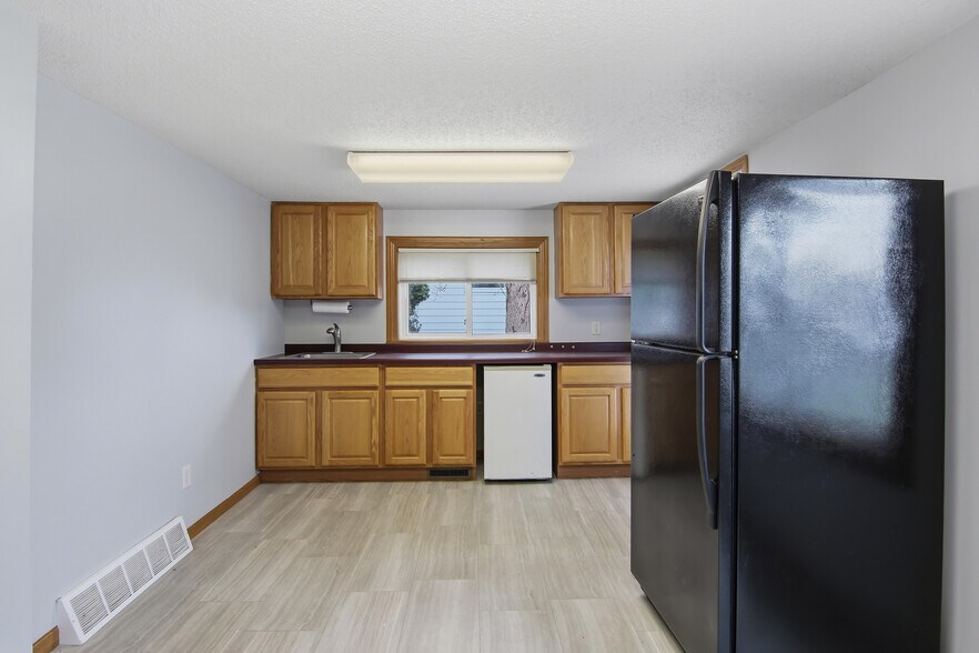 More Photos Of 2108 S Broadway St, Menomonie Office For Sale