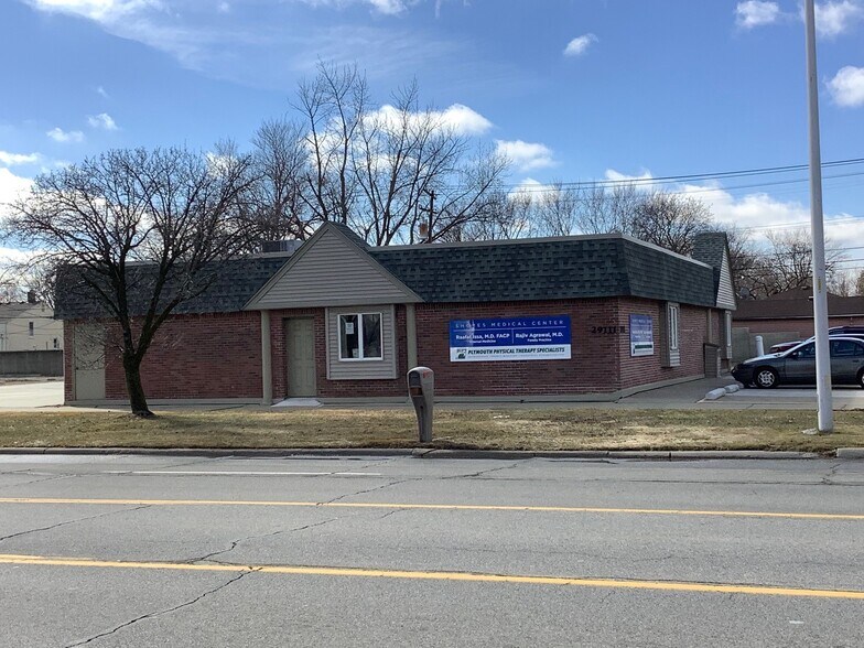 More Photos Of 29111 Harper Ave, Saint Clair Shores Office For Lease