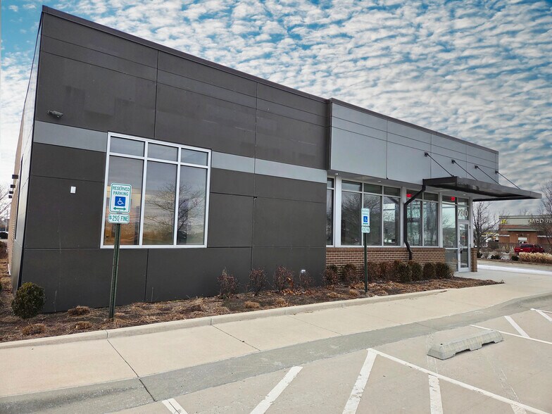 More Photos Of 780 S Weber Rd, Romeoville Freestanding For Sale