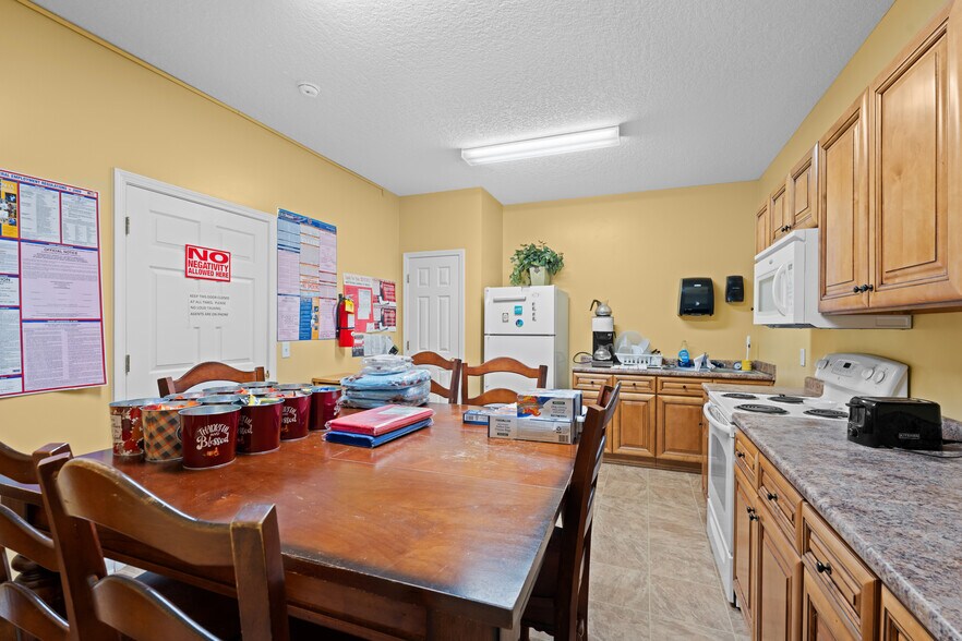 More Photos Of 1135 E. Hiawatha st, Metter Office For Sale