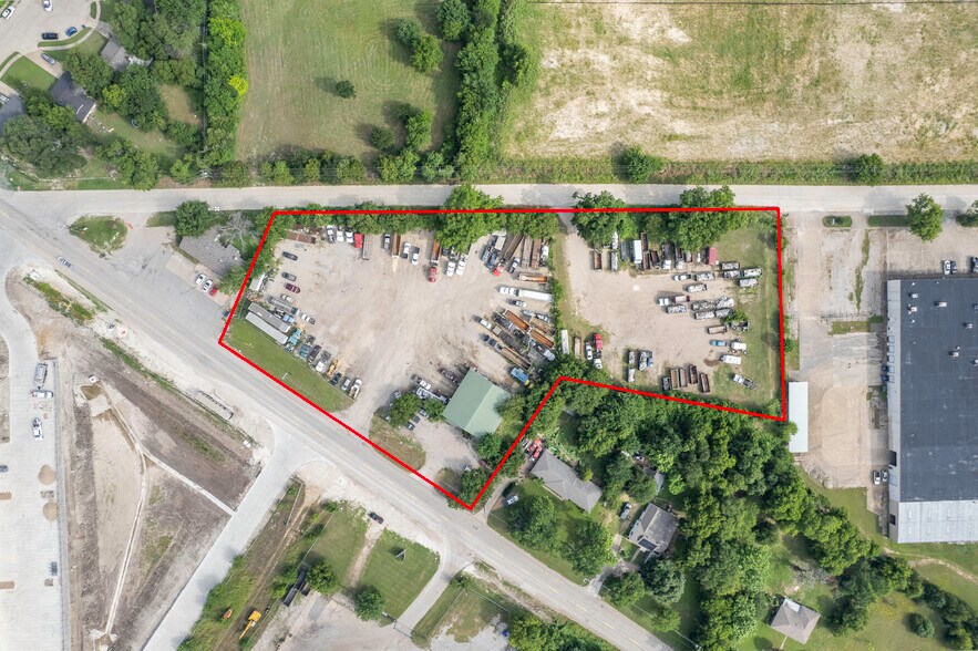 More Photos Of 200 Nichols Dr, Hutchins Truck Terminal For Lease