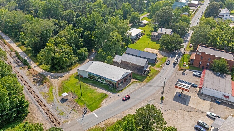 More Photos Of 403 Carthage St, Cameron General Retail For Sale