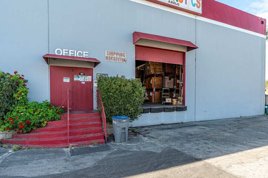 More Photos Of 18903 Anelo Ave, Carson Warehouse For Lease