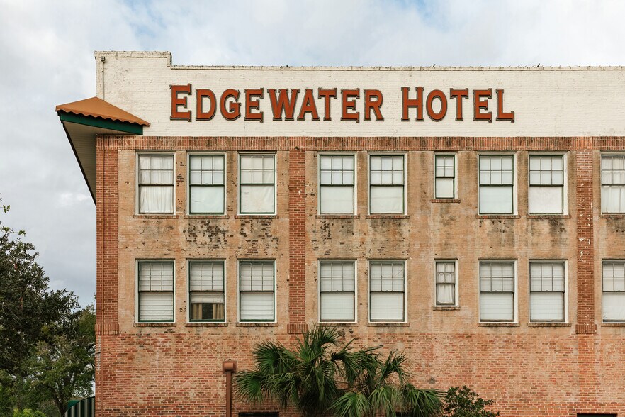 More Photos Of 99 W Plant St, Winter Garden Hotel For Sale