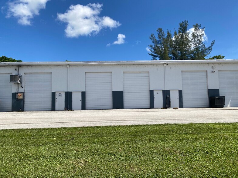 More Photos Of 7673 Hooper Rd, West Palm Beach Warehouse For Lease