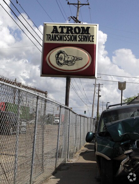 More Photos Of 2905 Lamar Ave, Memphis Auto Repair For Lease