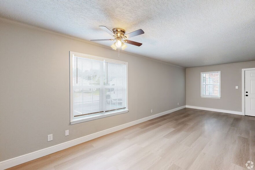 More Photos Of 1910 Southern Ave, Biloxi Apartments For Sale