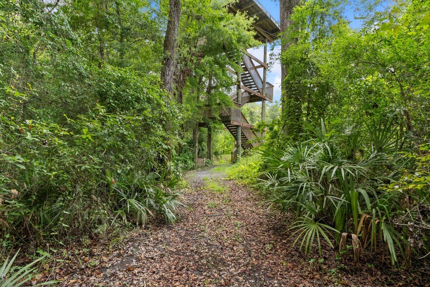 More Photos Of 6440 Cedar Ln, Brooksville Sports And Entertainment For Sale